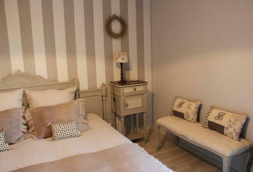 스위트 킹사이즈 침대, Les Chenes Rouges