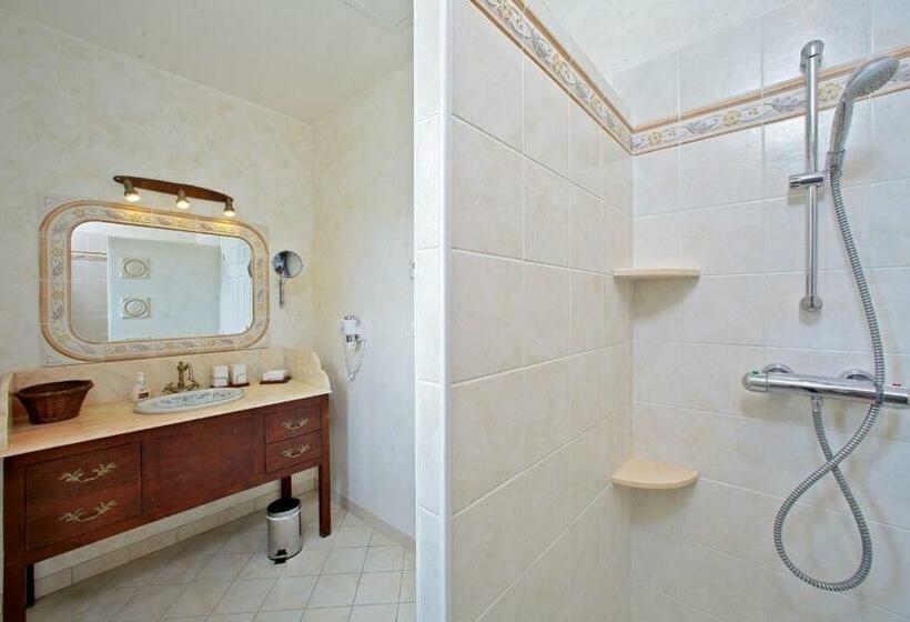 스위트 킹사이즈 침대, Les Chenes Rouges