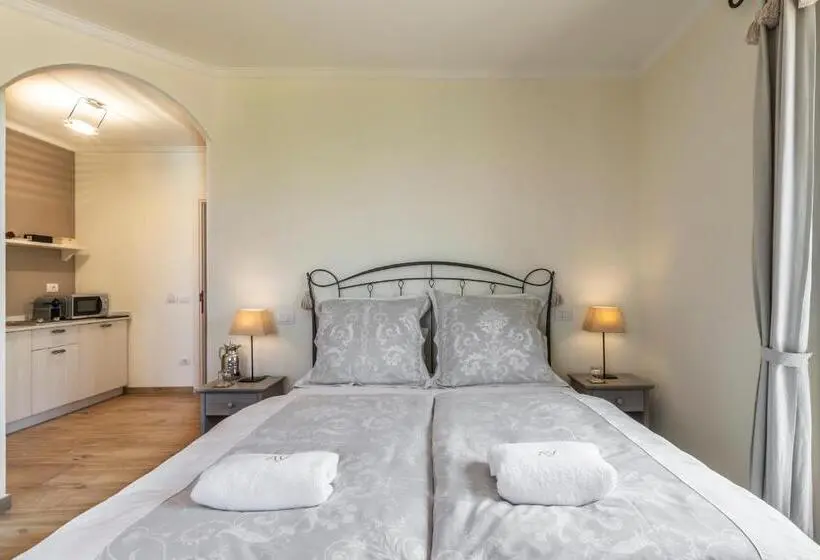 プールビュージュニアスイート, Alta Villa The Countryhouse Adults Only Boutique Bnb
