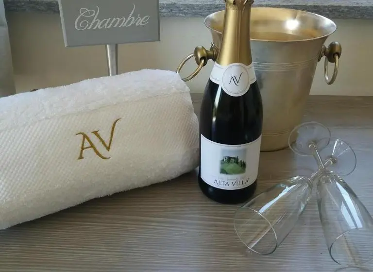 プールビュージュニアスイート, Alta Villa The Countryhouse Adults Only Boutique Bnb