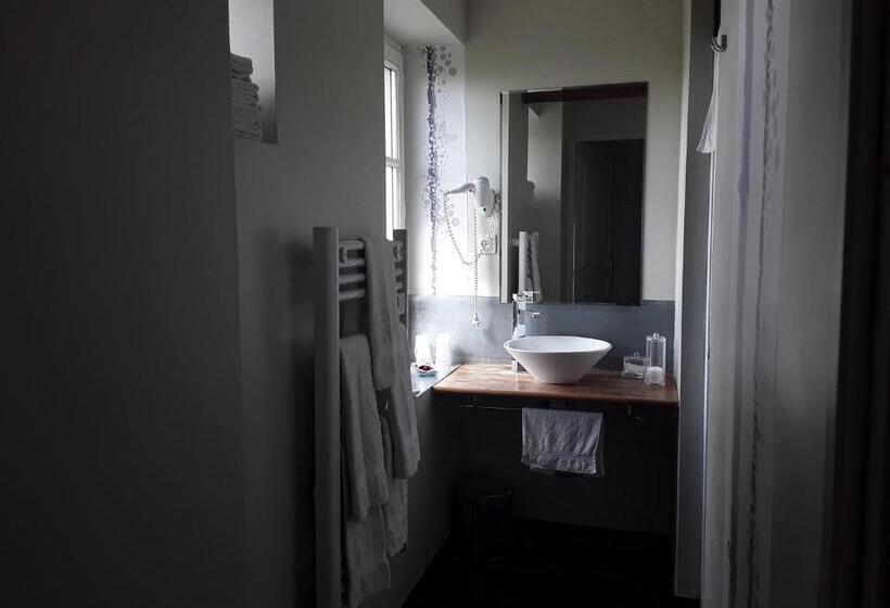 חדר משפחתי נוף לגינה, Escampette