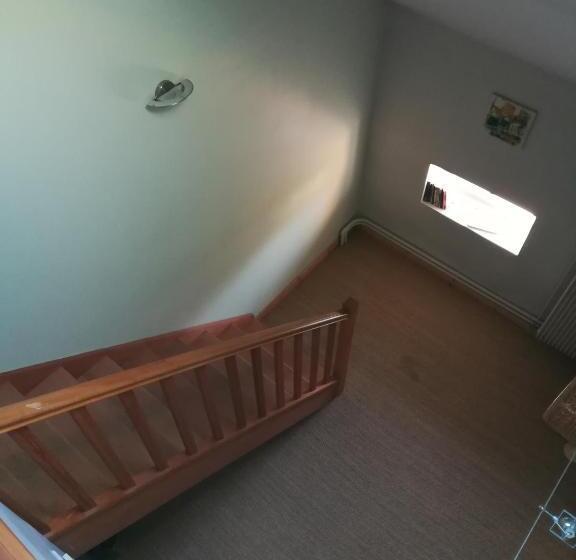 חדר סטנדרט, Escampette