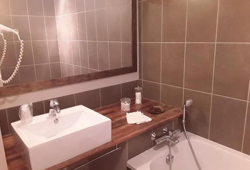 חדר דלוקס, Escampette