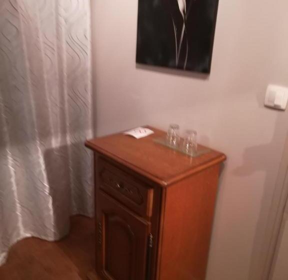 חדר דלוקס, Escampette