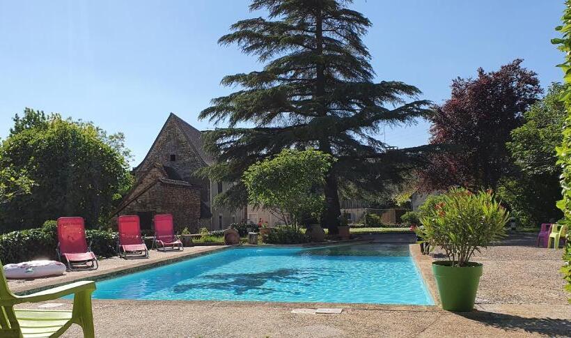 غرفة عائلية, Auberge Du Relais D Auniac Hotel Bar Restaurant Piscine