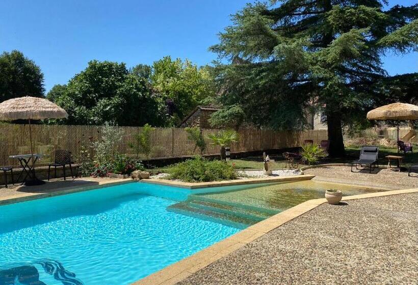 غرفة قياسية مطلّة علي حمام السباحة, Auberge Du Relais D Auniac Hotel Bar Restaurant Piscine