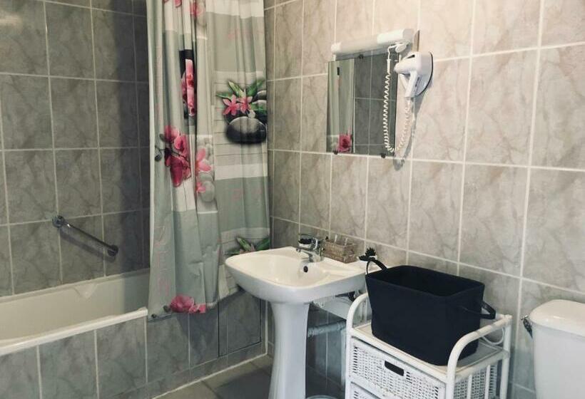 غرفة عائلية, Auberge Du Relais D Auniac Hotel Bar Restaurant Piscine