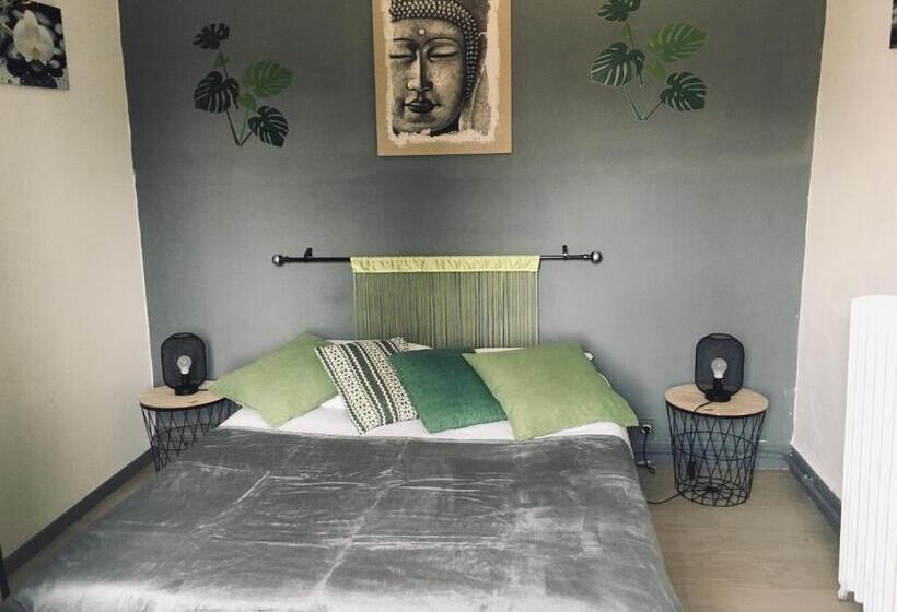 غرفة قياسية مطلّة علي الحديقة, Auberge Du Relais D Auniac Hotel Bar Restaurant Piscine