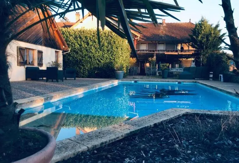 ガーデンビュースタンダードルーム, Auberge Du Relais D Auniac Hotel Bar Restaurant Piscine