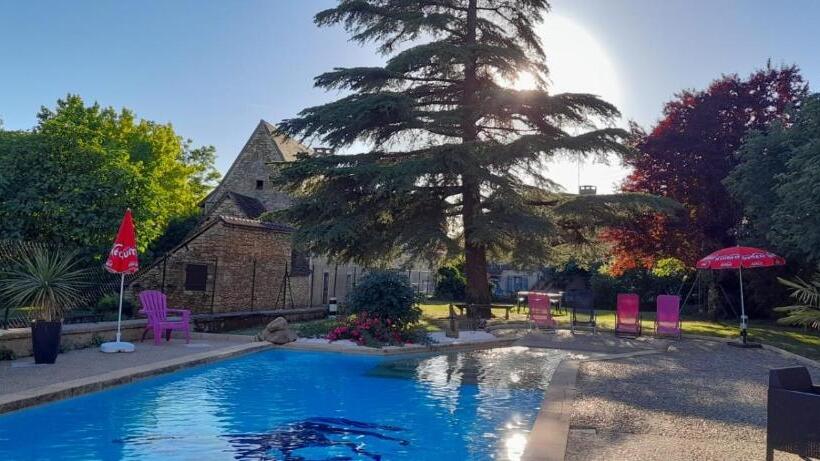 غرفة قياسية مطلّة علي الحديقة, Auberge Du Relais D Auniac Hotel Bar Restaurant Piscine