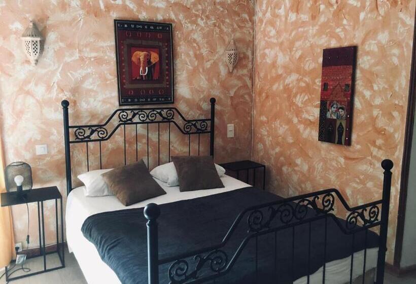 غرفة عائلية مطلّة علي الحديقة, Auberge Du Relais D Auniac Hotel Bar Restaurant Piscine