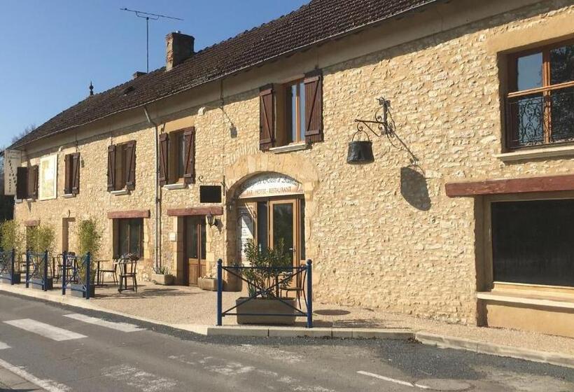 غرفة عائلية, Auberge Du Relais D Auniac Hotel Bar Restaurant Piscine