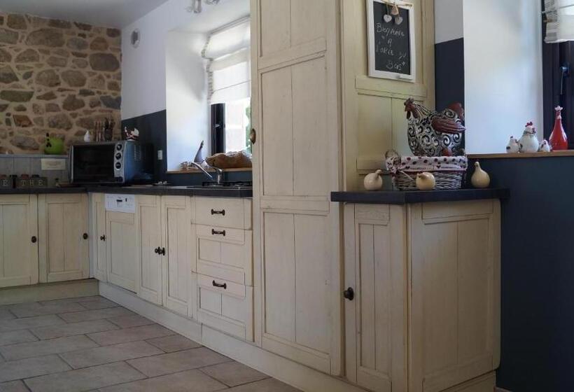 غرفة عائلية, A L Orée Du Bois