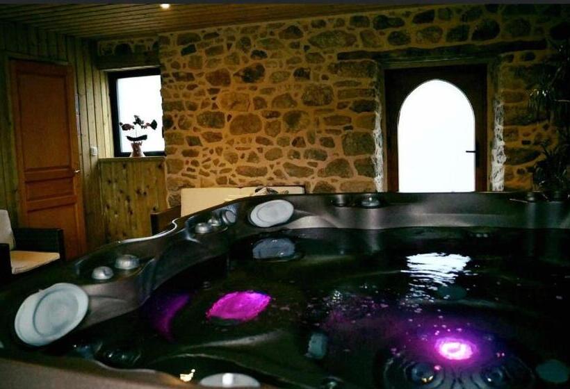 إستوديو ديلوكس, A L Orée Du Bois