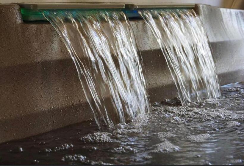 إستوديو ديلوكس, A L Orée Du Bois