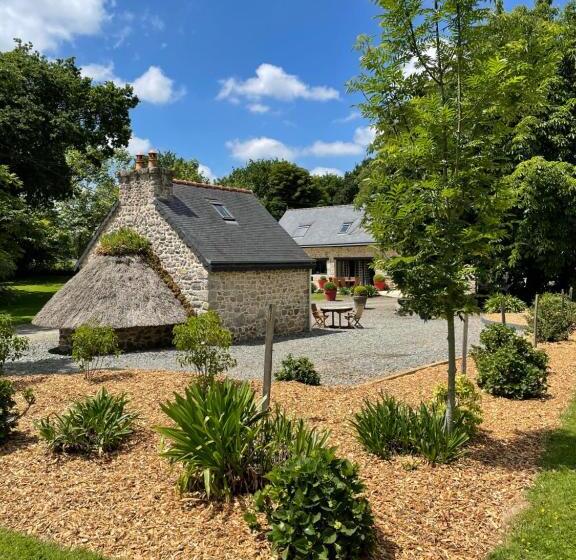 إستوديو ديلوكس, A L Orée Du Bois