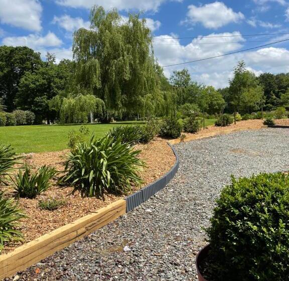 إستوديو ديلوكس, A L Orée Du Bois