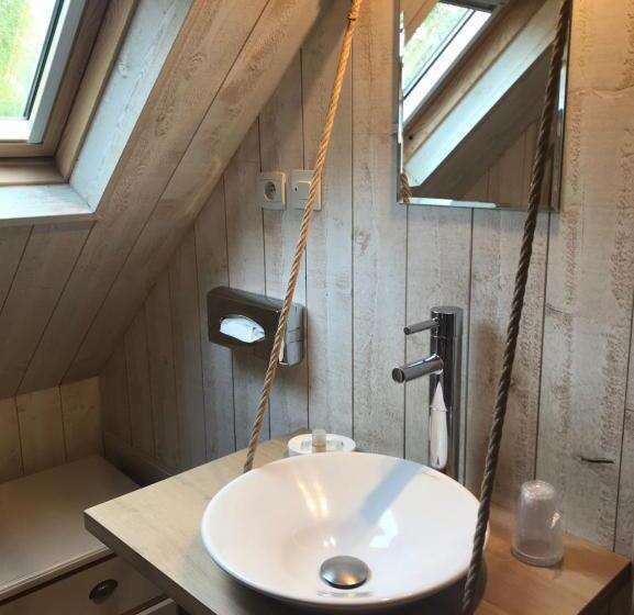 إستوديو ديلوكس, A L Orée Du Bois