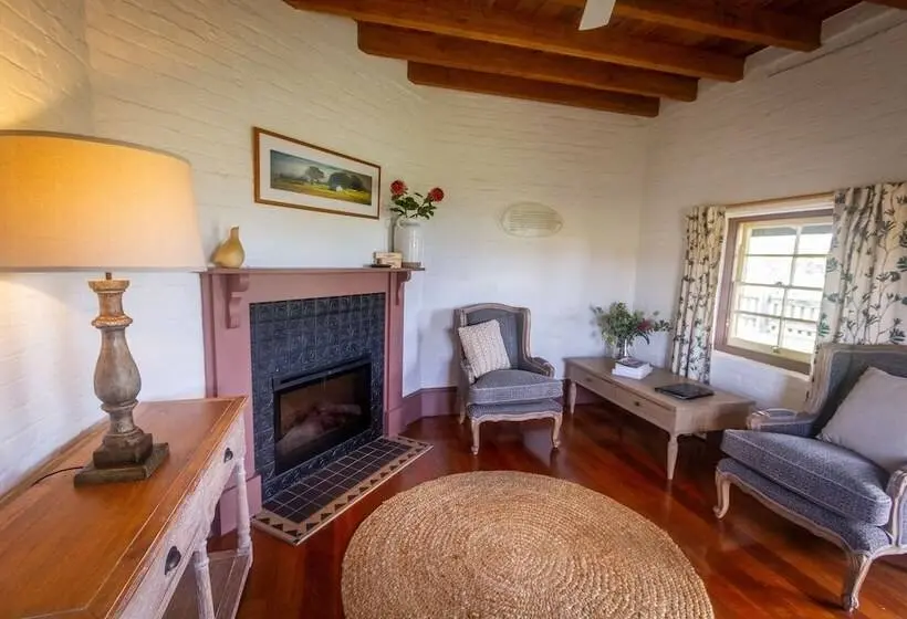 プレミアムスイート, The Barracks, Tocal
