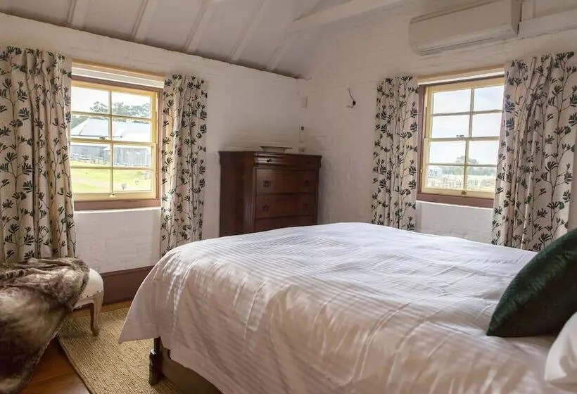 プレミアムスイート, The Barracks, Tocal