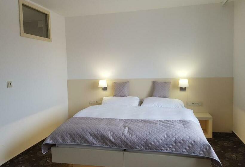 Pokój Standard, Chmelnice