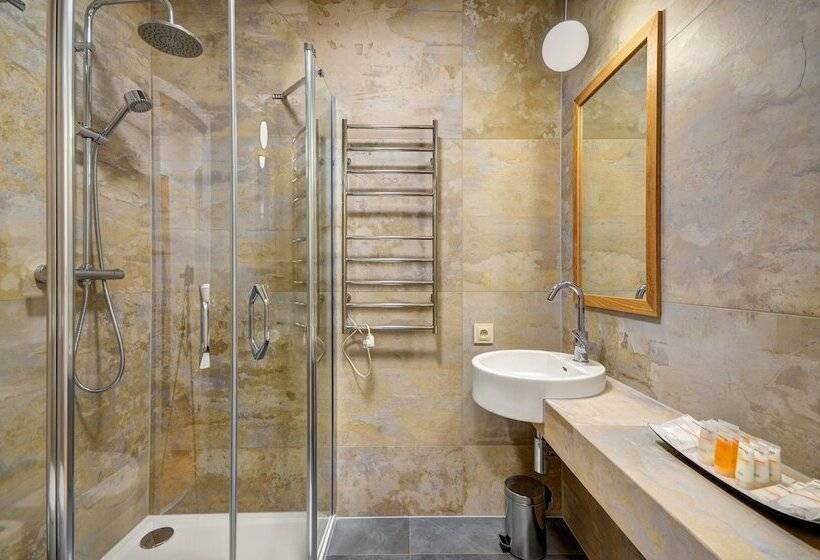 Pokój Rodzinny, Chmelnice