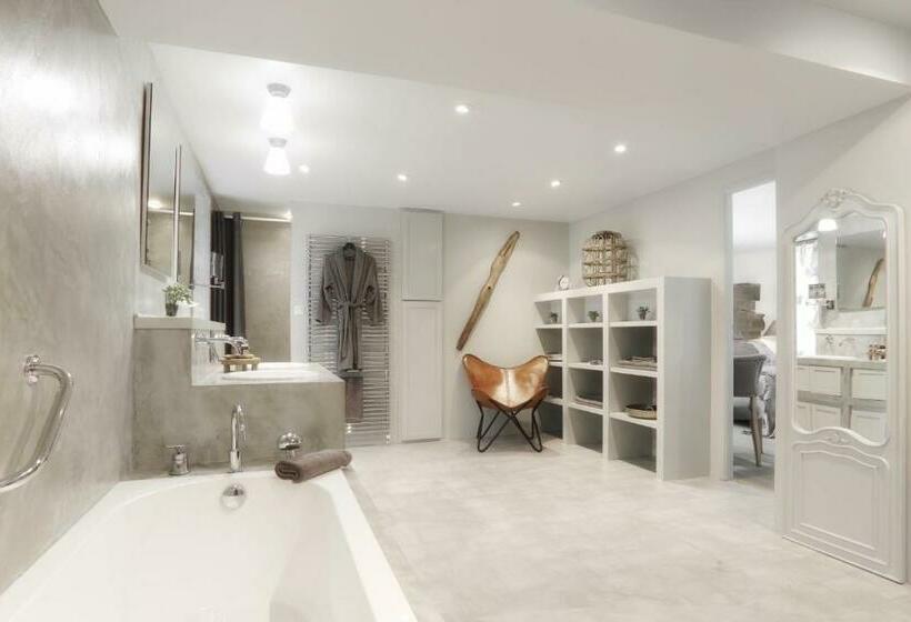 חדר סופריור, La Mandrélie