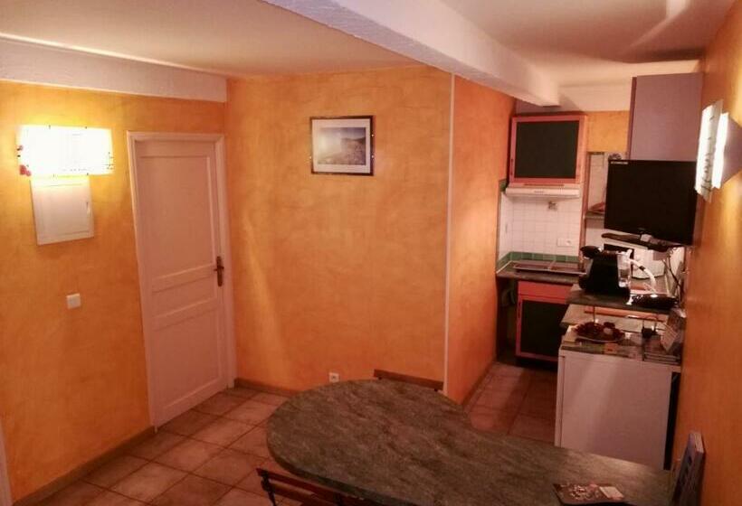 Номер Стандарт Вид на Сад, Chambres D Hôtes Le Clos