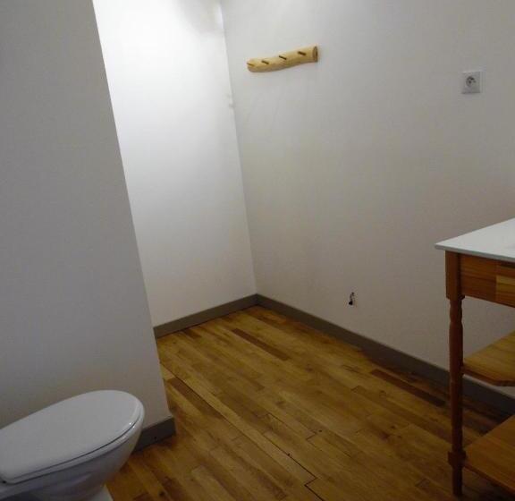 דירת שני חדרים, L école Buissonnière