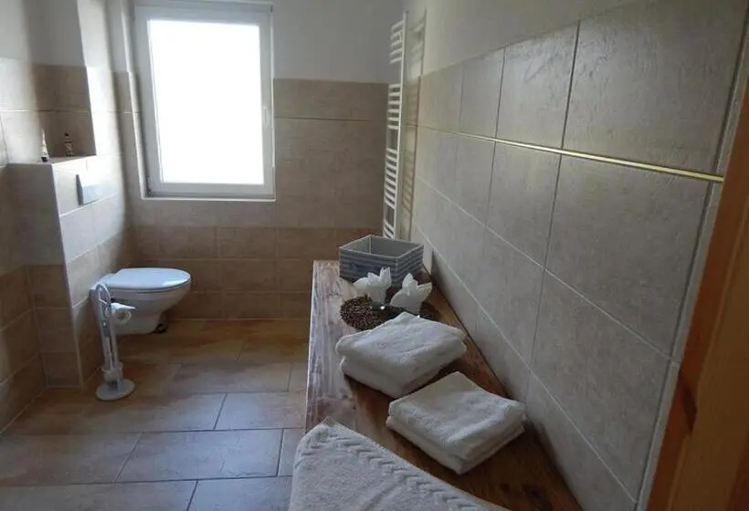 庭の見える1ベッドルームアパートメント, Pension + Apartments Tor Zum Spreewald