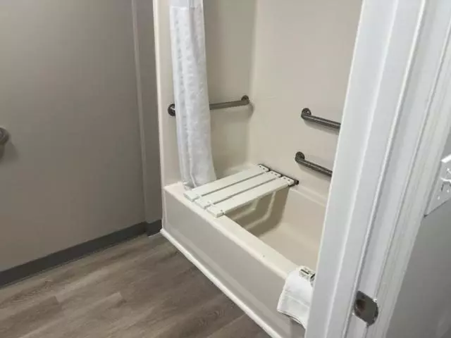 Deluxe Suite King Bed, Baymont By Wyndham Lakeland