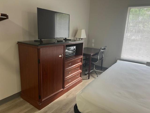 חדר סטנדרט עם מיטת קינג, Baymont By Wyndham Lakeland