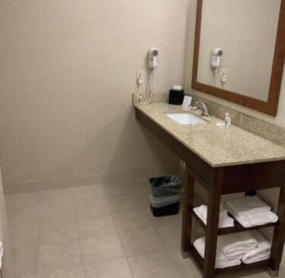جناح سرير كينج, Comfort Inn & Suites West Chester   North Cincinnati