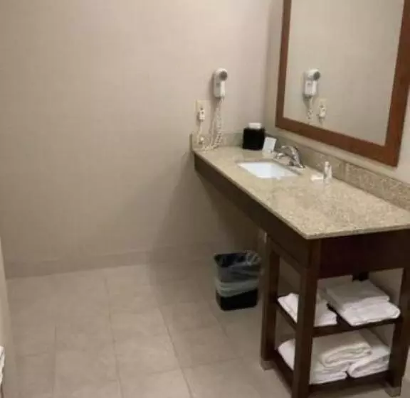 Standard-huone King-vuode, Comfort Inn & Suites West Chester North Cincinnati