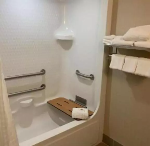 Standard-invahuone King-vuode, Comfort Inn & Suites West Chester North Cincinnati