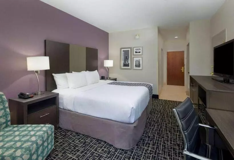 キングサイズベッドのスタンダードルーム, La Quinta By Wyndham Snellville Stone Mountain