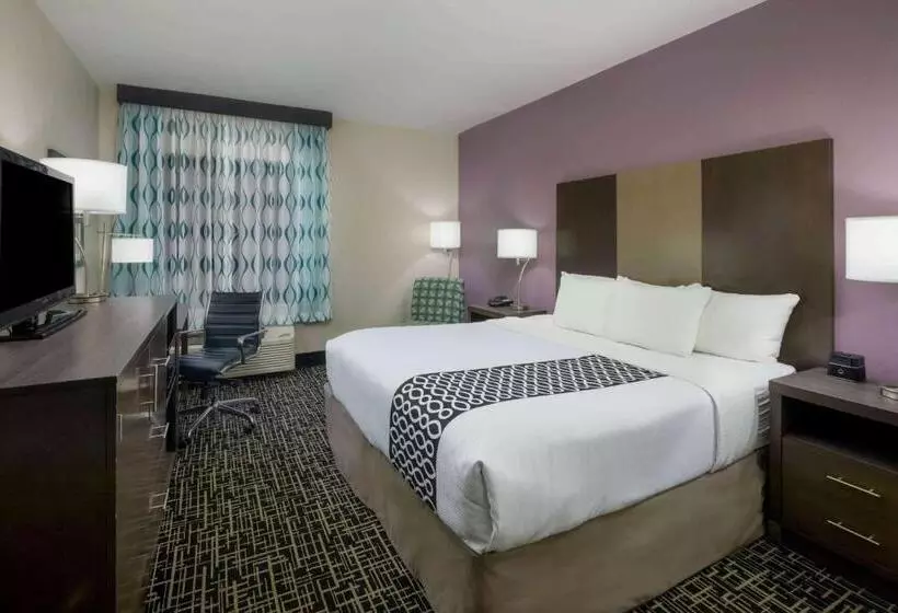 キングサイズベッドのスタンダードルーム, La Quinta By Wyndham Snellville Stone Mountain