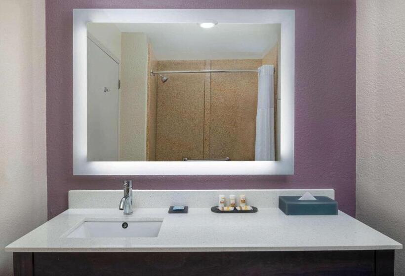 غرفة قياسية سرير كينج, La Quinta By Wyndham Snellville   Stone Mountain