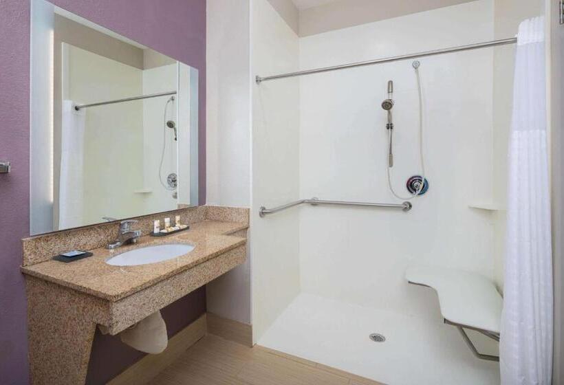 غرفة قياسية سرير كينج لذوى الإحتياجات الخاصة, La Quinta By Wyndham Snellville   Stone Mountain