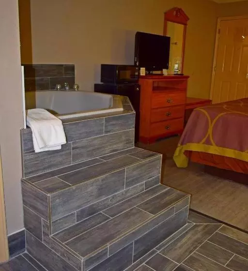 キングサイズベッドのデラックススイート, Super 8 By Wyndham Fort Chiswell Wytheville Area