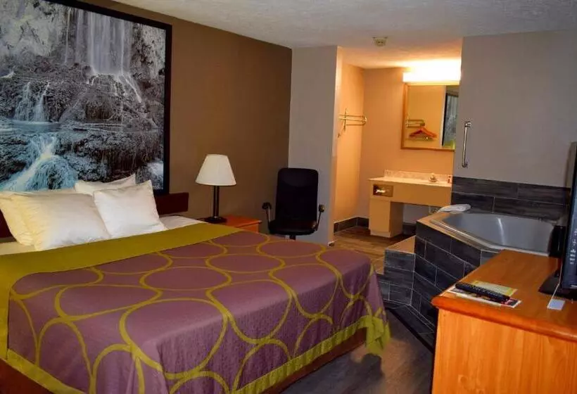 キングサイズベッドのデラックススイート, Super 8 By Wyndham Fort Chiswell Wytheville Area