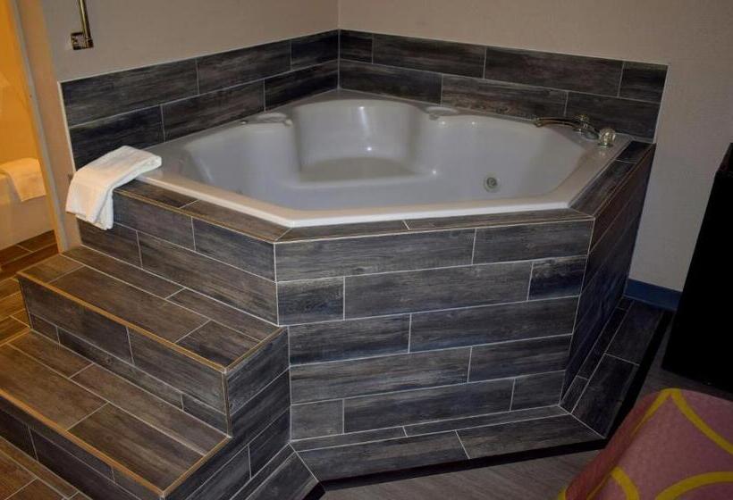 带大床的复式套间, Super 8 By Wyndham Fort Chiswell Wytheville Area