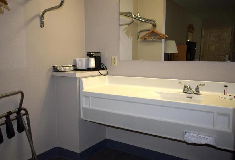 带大床的标准间, Super 8 By Wyndham Fort Chiswell Wytheville Area