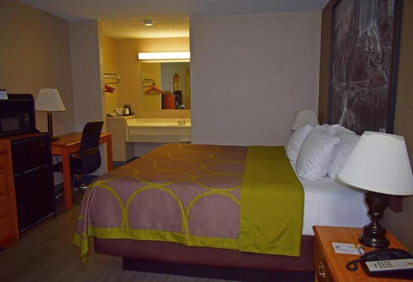 带大床的标准间, Super 8 By Wyndham Fort Chiswell Wytheville Area