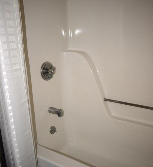 带大床的标准间, Super 8 By Wyndham Fort Chiswell Wytheville Area