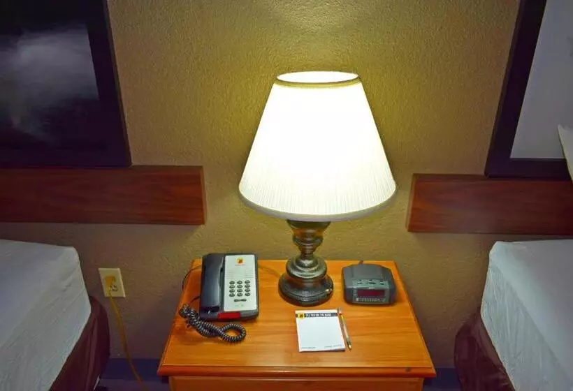 身障者適用スタンダードルーム, Super 8 By Wyndham Fort Chiswell Wytheville Area