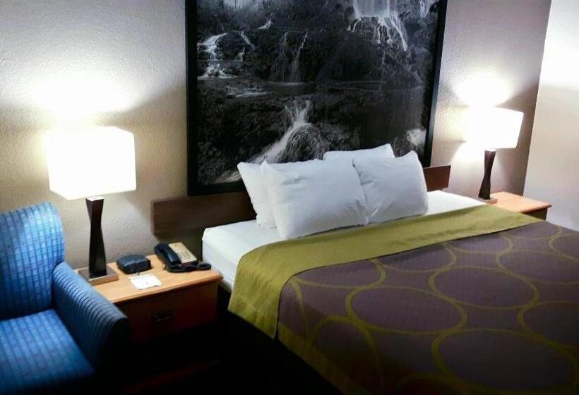 适合残疾人士使用的带超级大床的标准间, Super 8 By Wyndham Fort Chiswell Wytheville Area