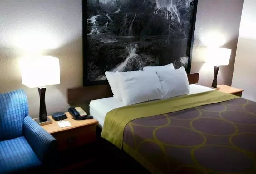 身障者適用キングサイズベッドルーム, Super 8 By Wyndham Fort Chiswell Wytheville Area