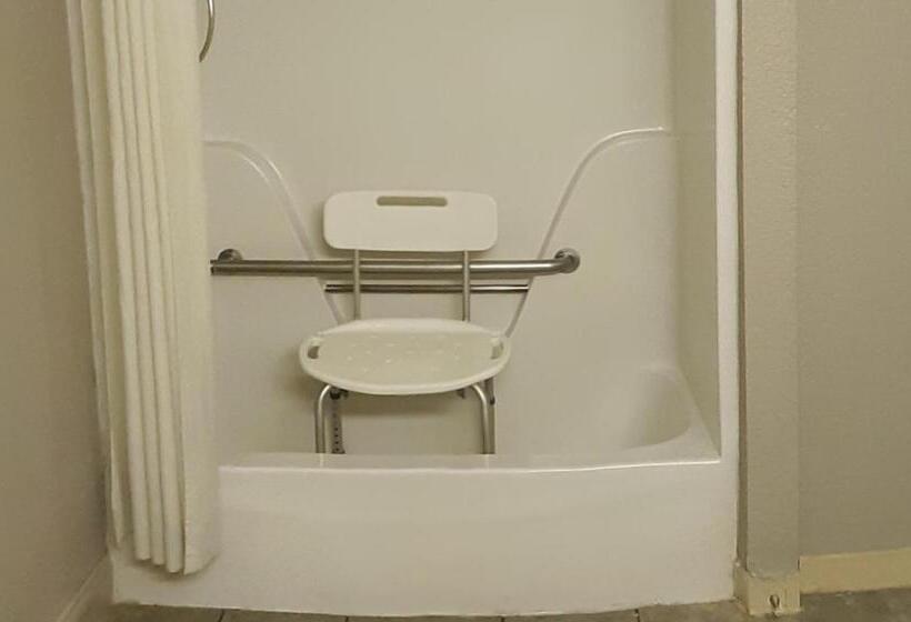 适合残疾人使用的标准间, Super 8 By Wyndham Fort Chiswell Wytheville Area