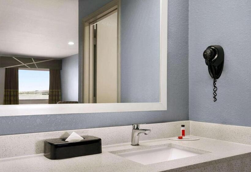 חדר סטנדרט שתי מיטות זוגיות, Super 8 By Wyndham Houston/downtown/i 610